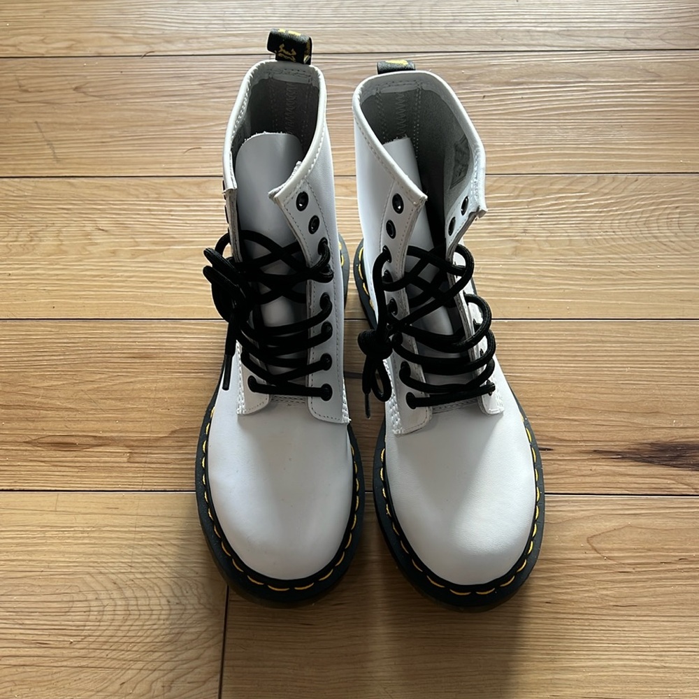 New!The Original Doc Martens  US 7 white with black accents